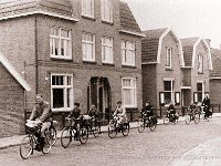 1955, Assen  Oosterhoutstraat. Klaar voor het zomerkamp in Borger  (4)