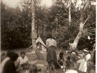 07 Pinksterkamp 1964 Ommen.Thee met een koekje