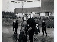 Schaatswedstrijden op kanovijver januari 1964 (3) Tinie en Henk de Geeter